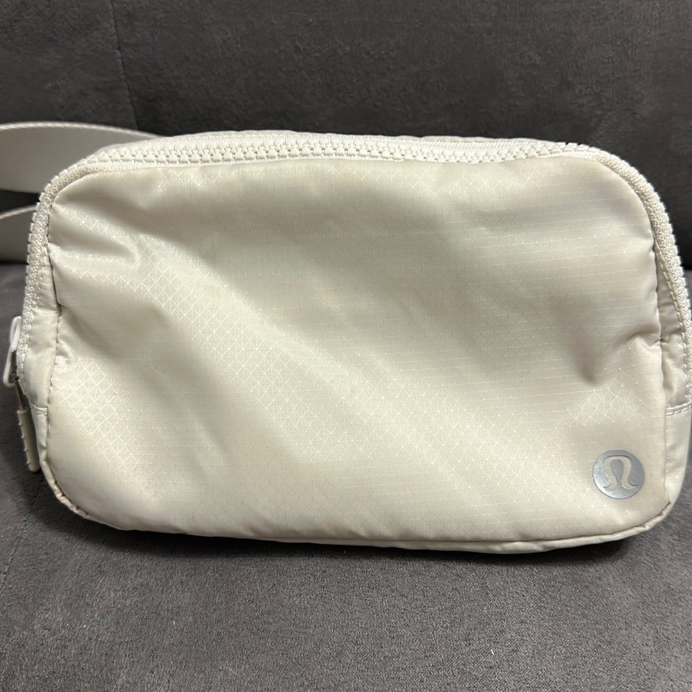 Lulu lemon belt bag